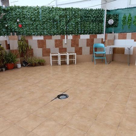 8 Mins Walk To Train Station Low Cost Youth Hostel Seville Exterior photo
