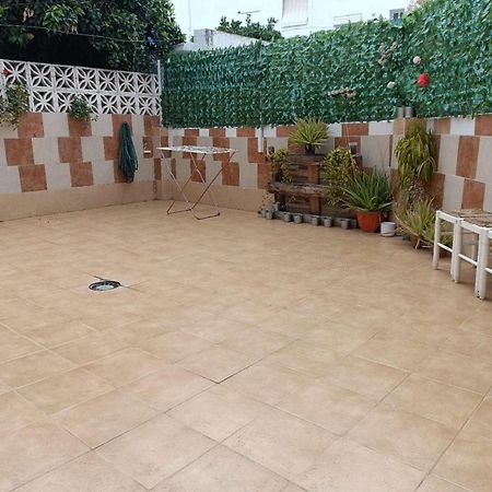 8 Mins Walk To Train Station Low Cost Youth Hostel Seville Exterior photo