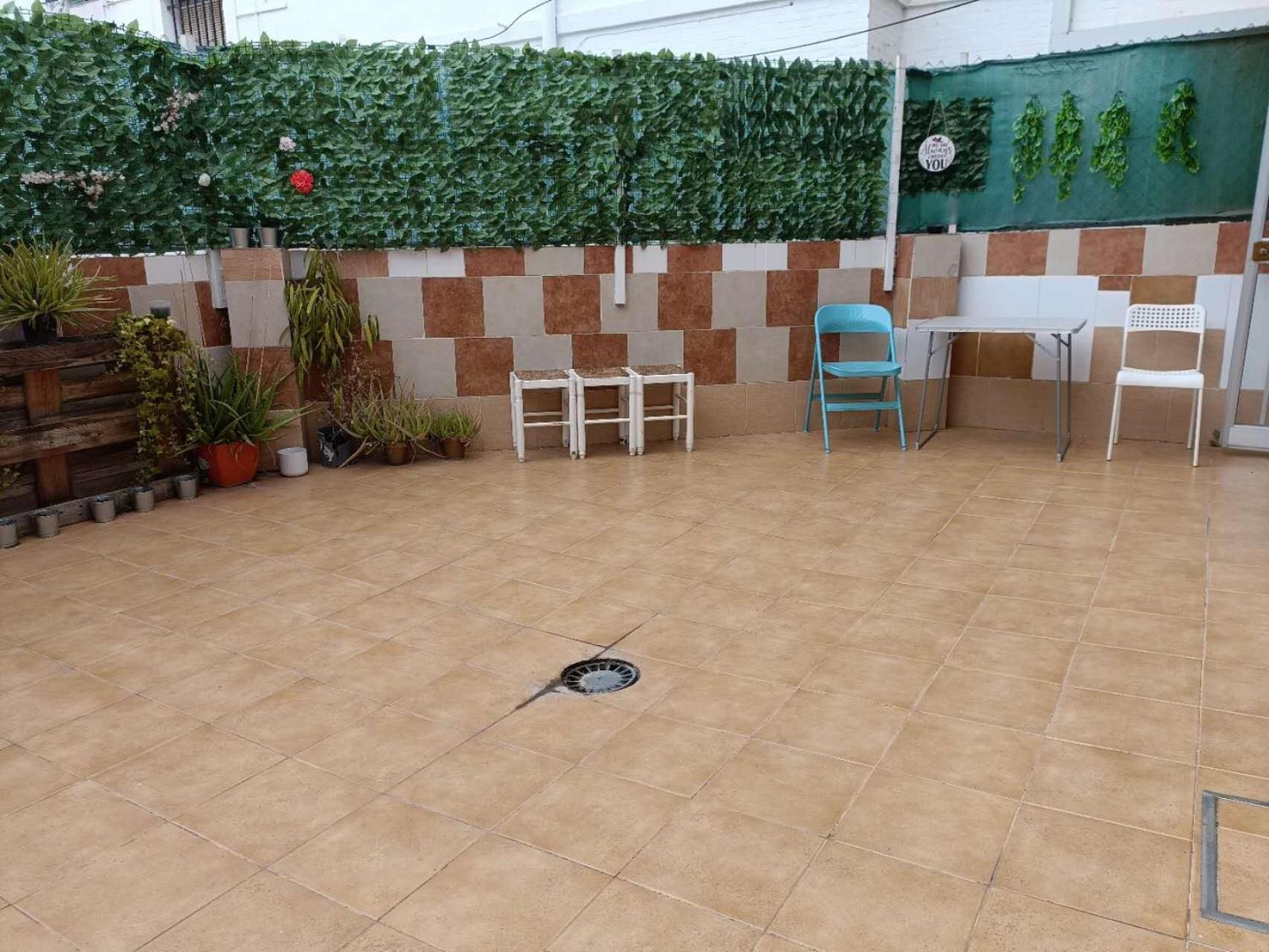 8 Mins Walk To Train Station Low Cost Youth Hostel Seville Exterior photo